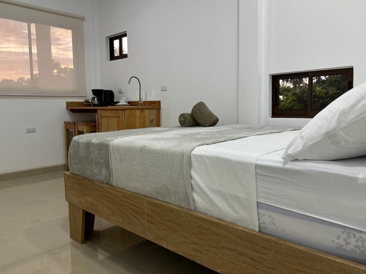 Tuanis Guest House Tortuguero Exterior photo