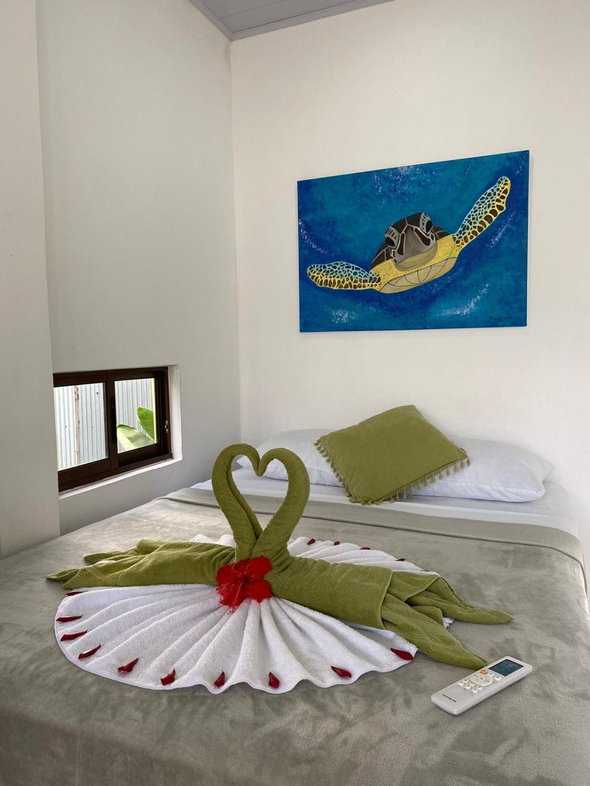 Tuanis Guest House Tortuguero Exterior photo